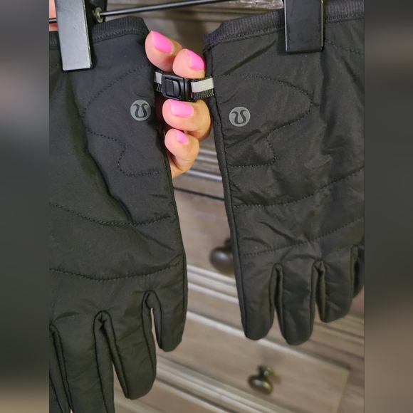 Lululemon Black Quilted Gloves - Picture 3 of 14